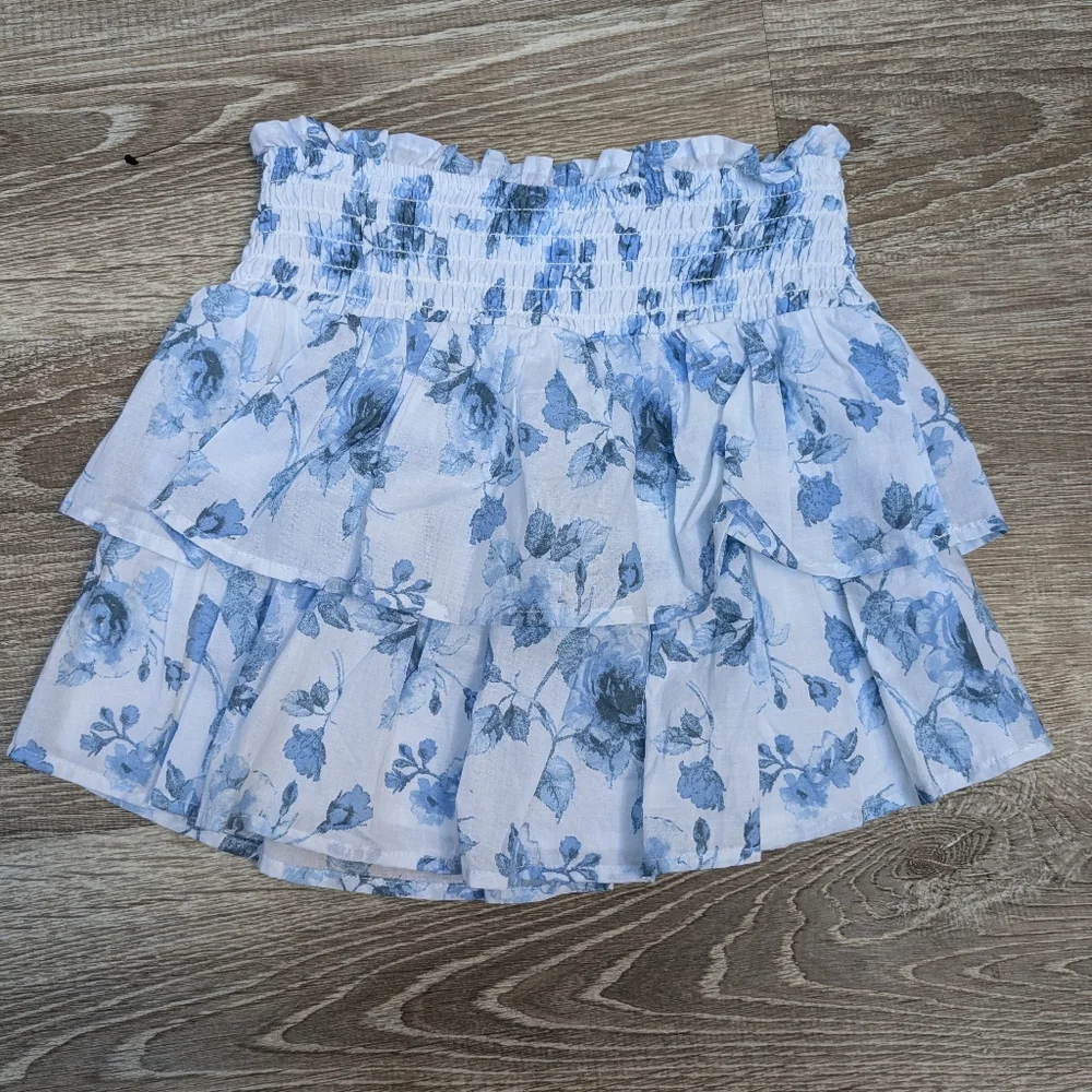 NEW Art Class White Tiered Blue Floral Smocked Waist Skirt Size Small 6/7